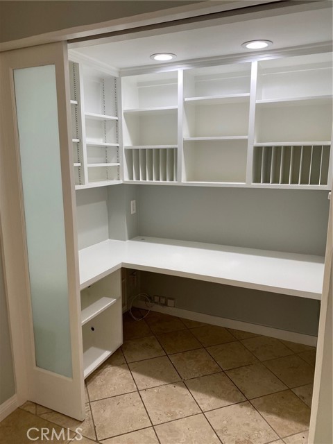 4125 Bakman Avenue, Studio City CA: https://media.crmls.org/medias/3318486e-70d1-46f5-9432-dddea4c5689a.jpg