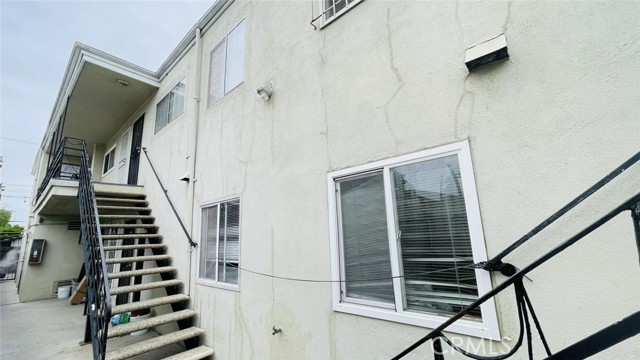 1083 Gaviota Avenue, Long Beach CA: https://media.crmls.org/medias/33188373-9f6f-46b9-b782-0f95aa7a36e2.jpg