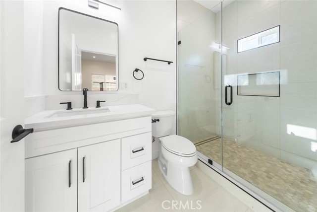 Detail Gallery Image 5 of 9 For 14729 Leadwell, Van Nuys,  CA 91405 - 2 Beds | 2/1 Baths