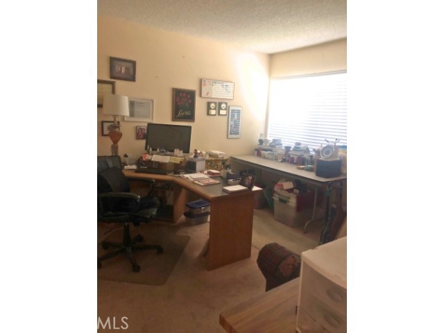 https://media.crmls.org/medias/3319f282-44a2-49de-a05f-378df061b9fc.jpg?preset=X-Large