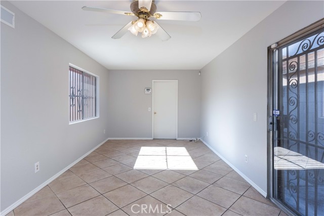 Detail Gallery Image 14 of 40 For 2346 Hayes Ave, Long Beach,  CA 90810 - 4 Beds | 2 Baths