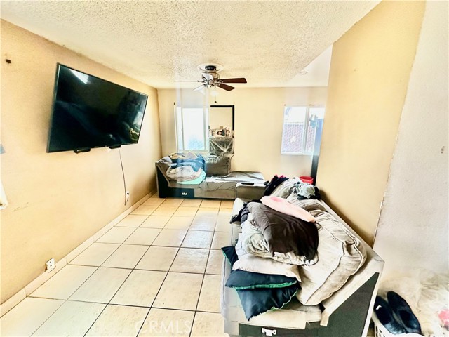 Detail Gallery Image 6 of 17 For 304 N Channing, Fresno,  CA 93706 - 3 Beds | 1 Baths