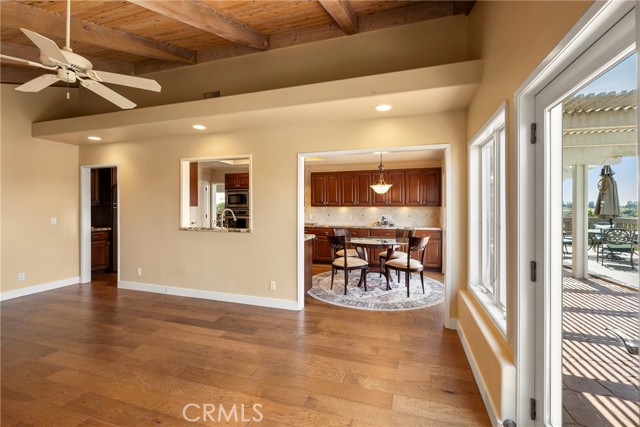 1057 Ridge Heights Drive, Fallbrook CA: https://media.crmls.org/medias/331a3cdd-7a68-434c-a462-c46f27472ce8.jpg