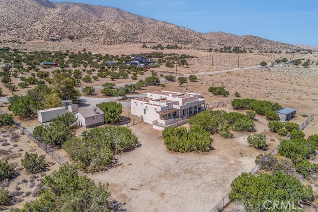 10555 Cima Mesa Road, Juniper Hills CA: https://media.crmls.org/medias/331a517b-c603-42b0-b0a0-4b4c775eddee.jpg