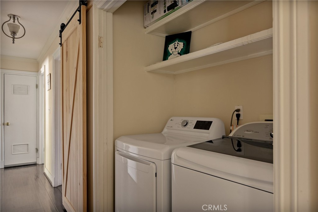 https://media.crmls.org/medias/331c1bb2-657c-401a-8885-85d8a185f2f5.jpg?preset=X-Large