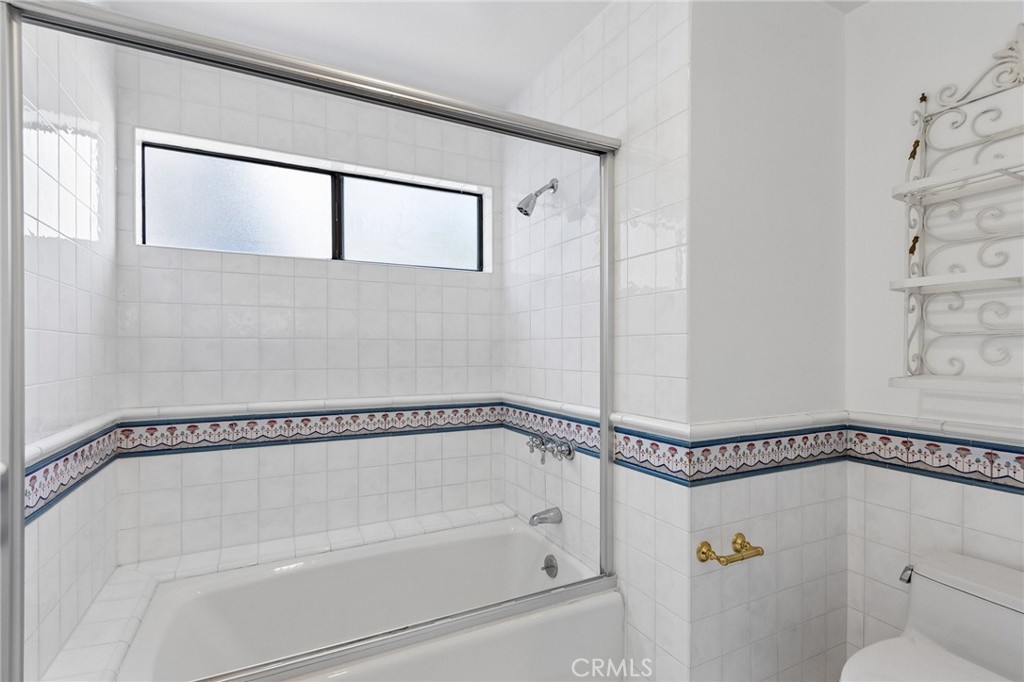 https://media.crmls.org/medias/331d0f85-ad2a-472d-bcb7-d1a99b50522b.jpg?preset=X-Large