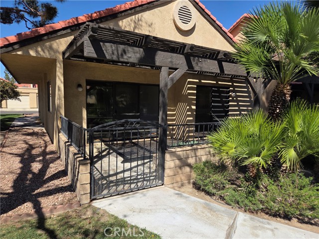 Detail Gallery Image 3 of 16 For 19099 Frances, Apple Valley,  CA 92308 - 2 Beds | 2 Baths