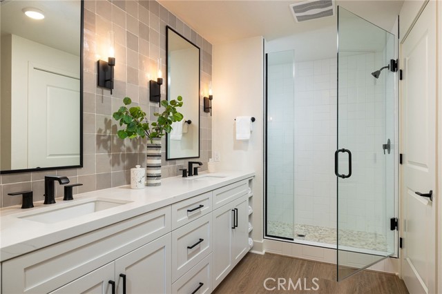 414 Main St., Huntington Beach CA: https://media.crmls.org/medias/331eea1b-81ef-493d-bd87-cfbd344fe65e.jpg