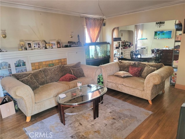 4214 Rosewood Avenue, Los Angeles CA: https://media.crmls.org/medias/331ef583-4906-484e-a94a-2a87e1d4f9c0.jpg