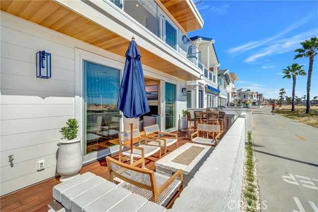 Detail Gallery Image 18 of 38 For 114 E Oceanfront, Newport Beach,  CA 92661 - 3 Beds | 4/1 Baths