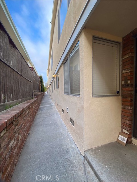 908 15th Street, Santa Monica CA: https://media.crmls.org/medias/331fbbb9-6133-43fe-942d-aa03e172580e.jpg