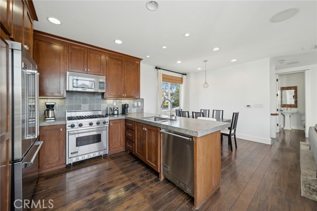 Detail Gallery Image 10 of 24 For 417 1/2 Poinsettia Ave, Corona Del Mar,  CA 92625 - 2 Beds | 2/1 Baths