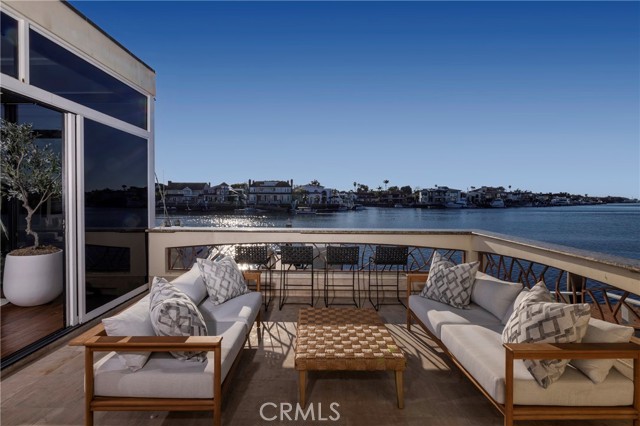 Detail Gallery Image 17 of 41 For 16631 Carousel, Huntington Beach,  CA 92649 - 4 Beds | 4/1 Baths