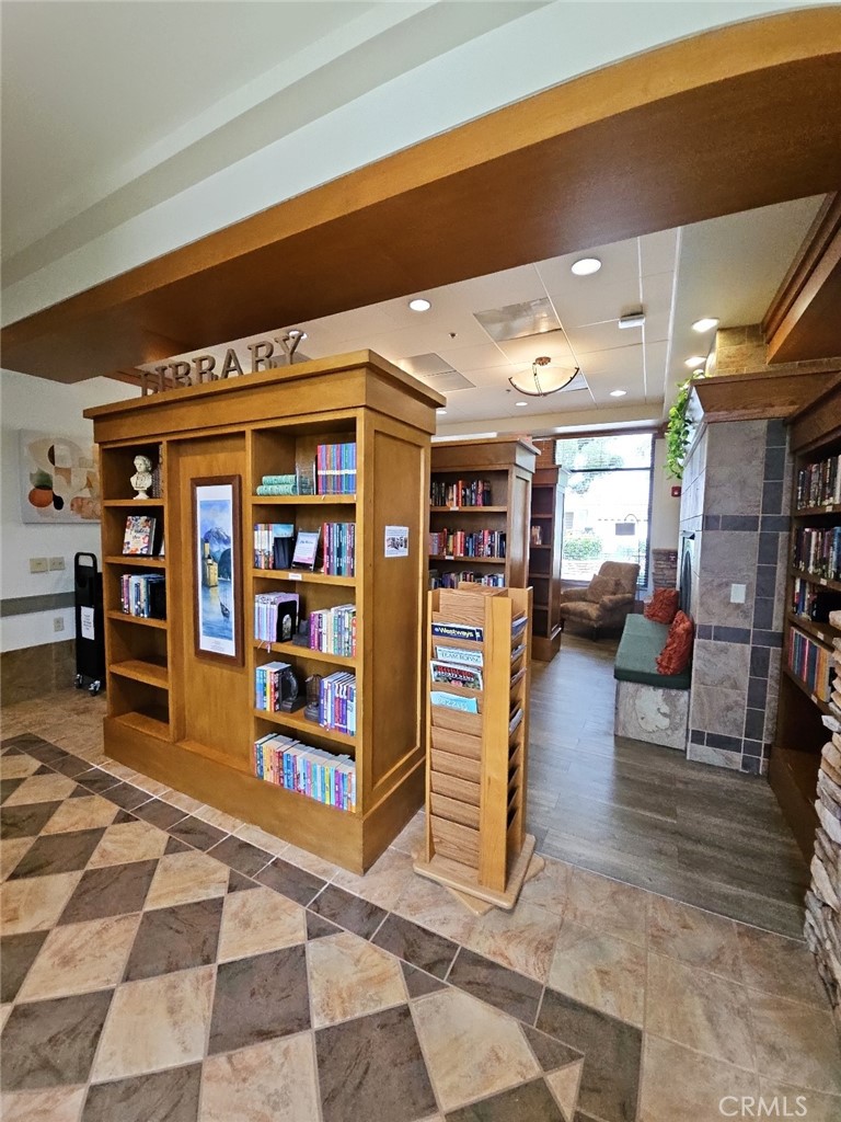 https://media.crmls.org/medias/33205e58-bbbb-4252-9c5d-23944df959ab.jpg?preset=X-Large
