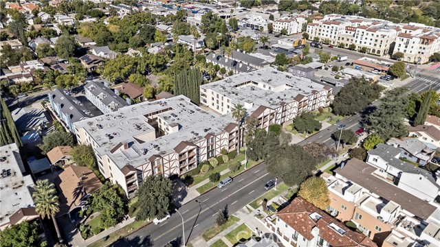 125 Allen, Pasadena CA: https://media.crmls.org/medias/33206818-99a2-41b8-8e61-ff0cd9c952b6.jpg