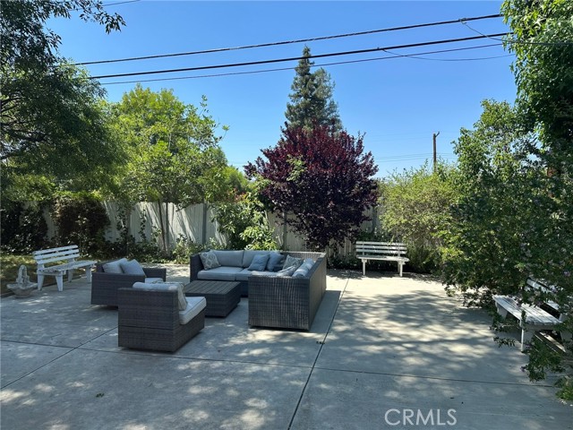 24017 Sylvan Street, Woodland Hills CA: https://media.crmls.org/medias/3320e03f-1fc2-4ff8-8e42-e2d03d83c2b8.jpg