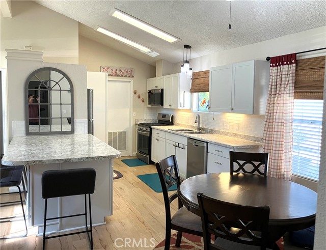 Detail Gallery Image 7 of 20 For 1250 N Kirby St #138,  Hemet,  CA 92545 - 3 Beds | 2 Baths