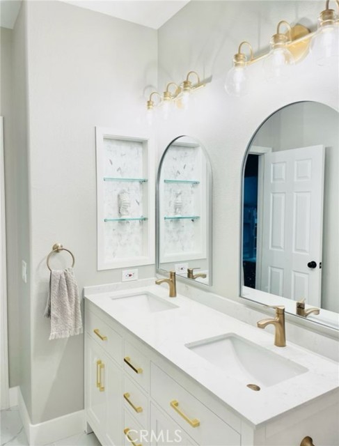 5160 Caminito Exquisito, San Diego CA: https://media.crmls.org/medias/332127f5-109d-437b-a1ef-4277c9da9456.jpg