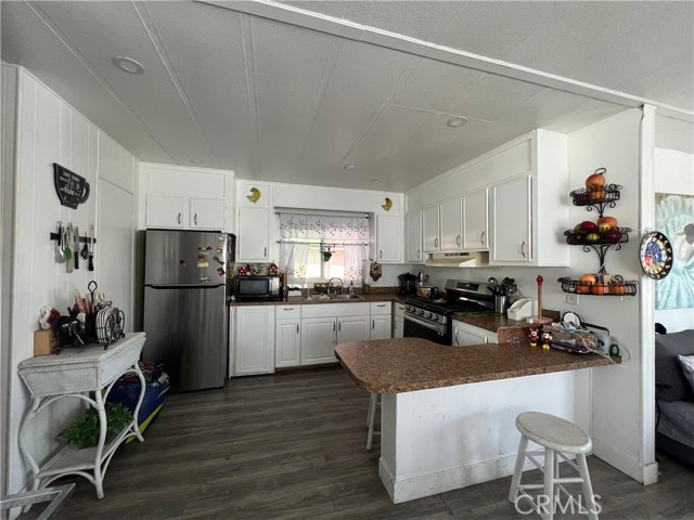 518 Sullivan, Santa Ana CA: https://media.crmls.org/medias/33216124-5834-479c-b40e-8c4acb8a631d.jpg