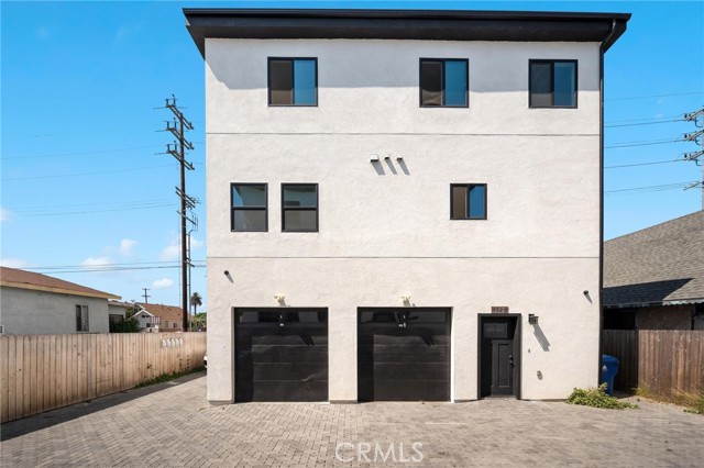 532 W Vernon Avenue, Los Angeles CA: https://media.crmls.org/medias/3321a228-5a40-4ae2-b08d-a0f643595f38.jpg