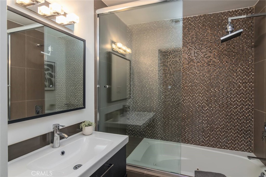3828 Alomar DriveSherman Oaks img 16
