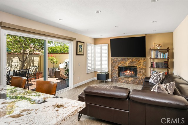 2461 Calle Montella, Tustin CA: https://media.crmls.org/medias/3321f12e-4cdb-47a5-98e1-e842b5a0588d.jpg