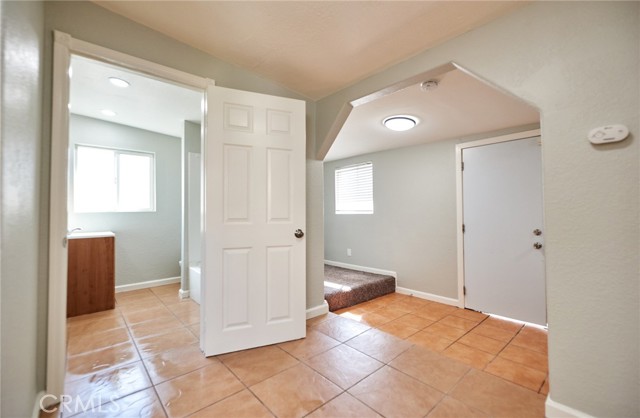 Detail Gallery Image 12 of 16 For 1469 Holly Ave, Colton,  CA 92324 - 2 Beds | 1/1 Baths