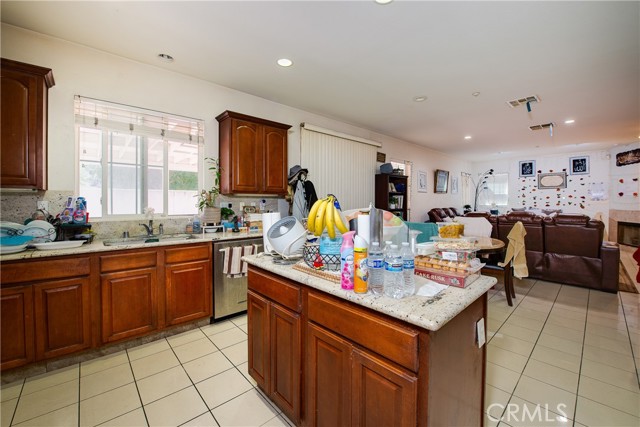 Detail Gallery Image 10 of 26 For 14923 Colby Pl, Fontana,  CA 92337 - 4 Beds | 2/1 Baths