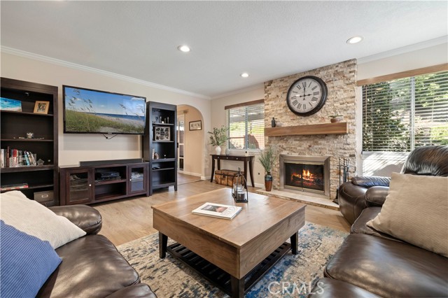 Detail Gallery Image 12 of 55 For 15845 Rosehaven, Canyon Country,  CA 91387 - 4 Beds | 3 Baths