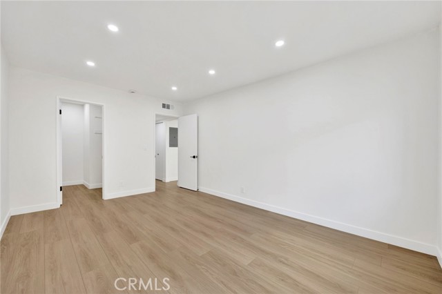 Detail Gallery Image 16 of 30 For 17303 Chatsworth St #4,  Granada Hills,  CA 91344 - 2 Beds | 1/1 Baths