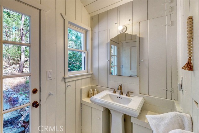 Detail Gallery Image 17 of 43 For 689 Burnt Mill Rd, Lake Arrowhead,  CA 92352 - 3 Beds | 1 Baths