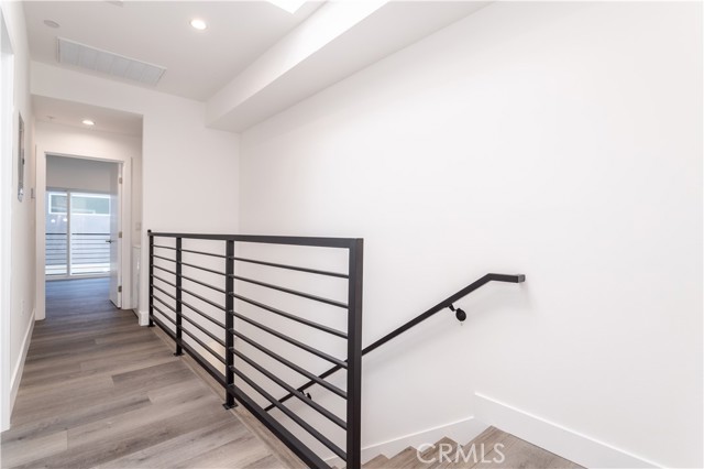 1032 N Oxford Avenue, Los Angeles CA: https://media.crmls.org/medias/3325f96d-c41e-416c-aea3-4e0aced4e35e.jpg