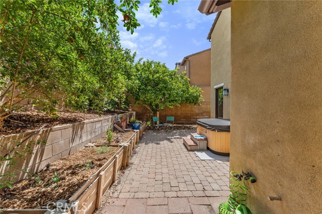 3943 E Lindenwood Drive, Ontario CA: https://media.crmls.org/medias/3326f2bd-7ffc-4f4c-bb8f-8795aa08f9ee.jpg