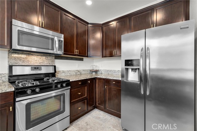 12039 Stanley Park Court, Hawthorne CA: https://media.crmls.org/medias/33275049-0040-4470-990b-481aa5b60914.jpg