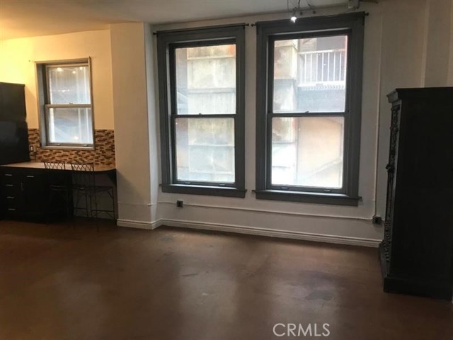 215 W 7th Street, Los Angeles CA: https://media.crmls.org/medias/33277141-b589-4dab-8ed4-1236eb276d88.jpg