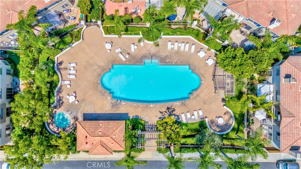 https://media.crmls.org/medias/3327b910-2b72-4acb-846c-d3925223b1d0.jpg?preset=X-Large