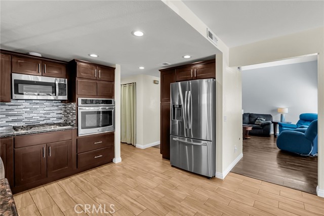 1105 W Victoria Street, Rialto CA: https://media.crmls.org/medias/3327c6e6-d44f-4940-9a04-30cf3c5115c3.jpg