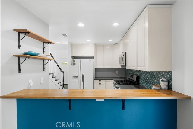 Detail Gallery Image 12 of 34 For 389 Ralcam Pl, Costa Mesa,  CA 92627 - 3 Beds | 2/1 Baths