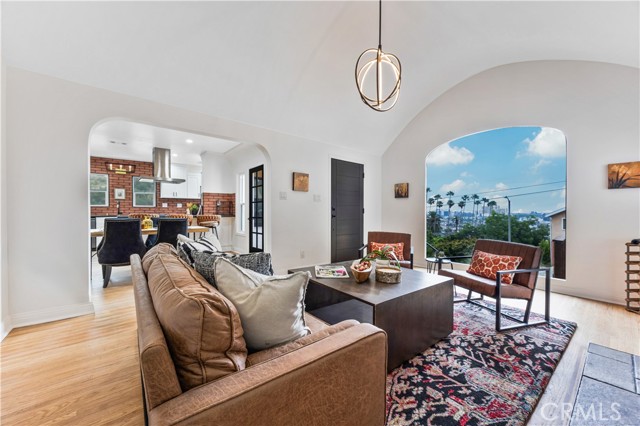 3135 Minnesota Street, Los Angeles CA: https://media.crmls.org/medias/332a6319-7c27-4694-892d-86f39483467c.jpg