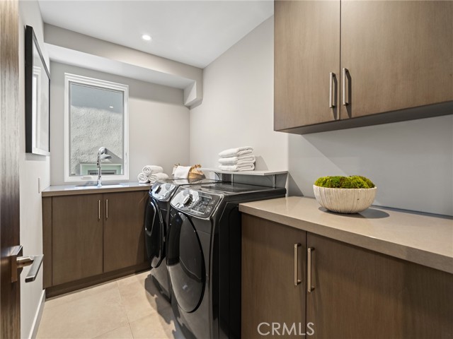 Detail Gallery Image 23 of 29 For 320 35th Street, Manhattan Beach,  CA 90266 - 4 Beds | 4/1 Baths