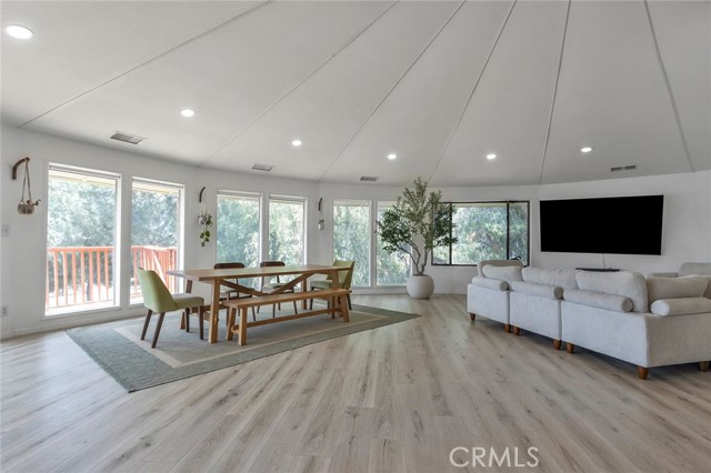 11101 Spanish Hills Dr, Corona CA: https://media.crmls.org/medias/332af9bb-6fd3-45c3-afb6-07922d78375c.jpg