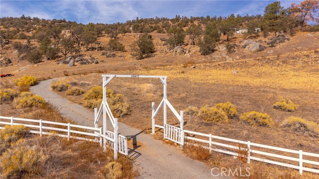 Detail Gallery Image 4 of 40 For 26477 Cummings Valley Rd, Tehachapi,  CA 93561 - 3 Beds | 2 Baths