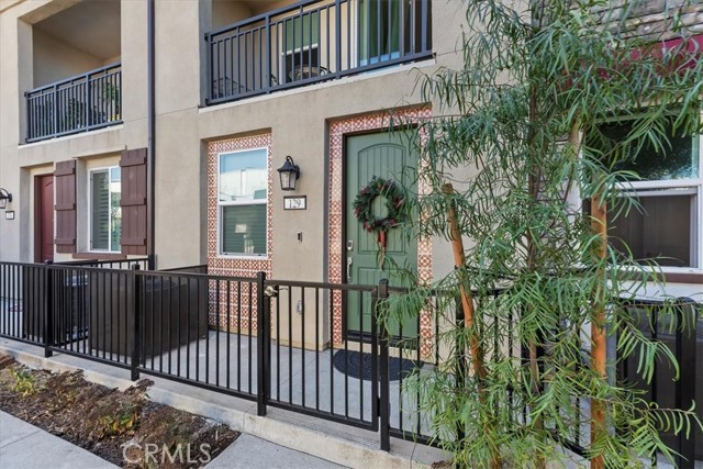 Detail Gallery Image 3 of 39 For 129 Dove Lndg, Covina,  CA 91722 - 3 Beds | 3 Baths