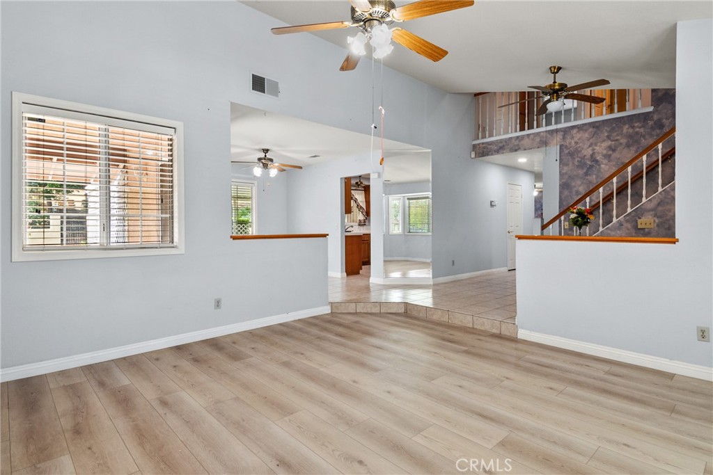 MLS #OC25106498 img 5