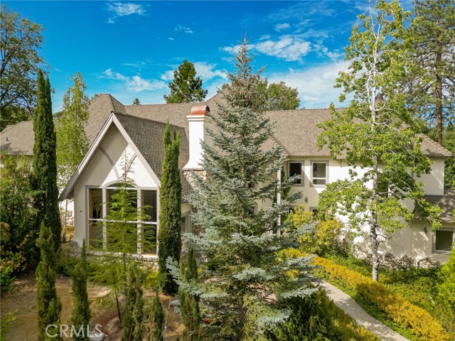 Detail Gallery Image 1 of 30 For 1036 Mallard Dr, Lake Arrowhead,  CA 92352 - 5 Beds | 4/1 Baths
