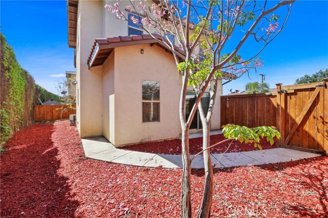 Detail Gallery Image 22 of 24 For 11613 216th, Lakewood,  CA 90715 - 3 Beds | 2/1 Baths