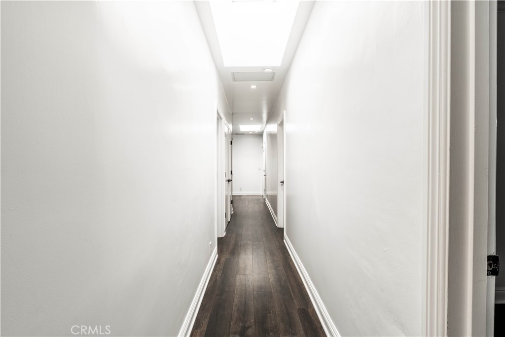 https://media.crmls.org/medias/332cb921-10c0-420d-9e0d-e690a0c19daf.jpg?preset=X-Large