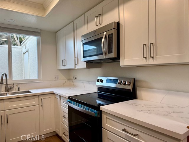 Detail Gallery Image 3 of 25 For 589 Avenida Majorca #C,  Laguna Woods,  CA 92637 - 2 Beds | 2 Baths