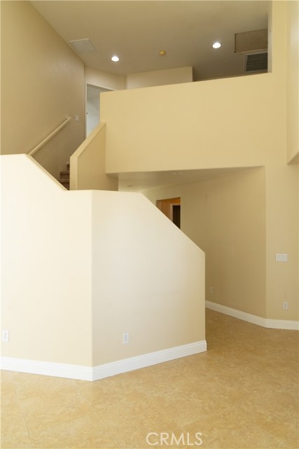Image 14 of 37 For 852 Saint James Drive
