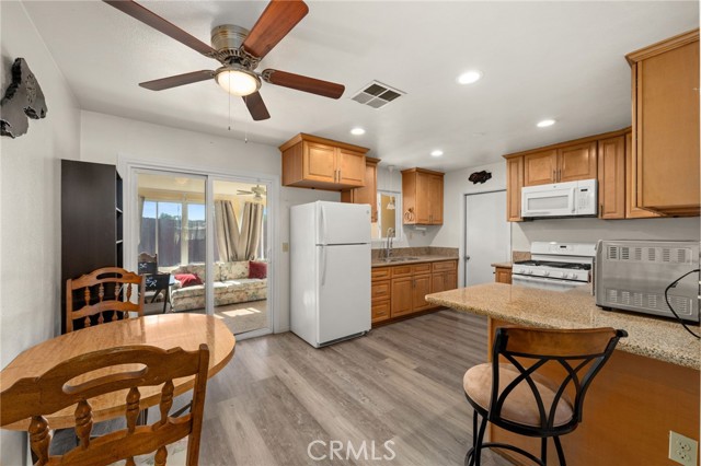 12610 Serrano Drive, Yucaipa CA: https://media.crmls.org/medias/332eb74b-c233-47ce-afe1-50acbe5c5647.jpg